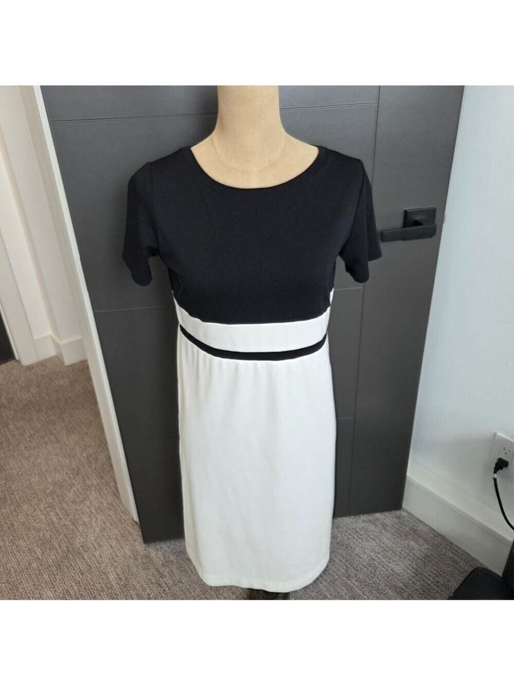 Chic Tntuum Monochrome Midi Dress